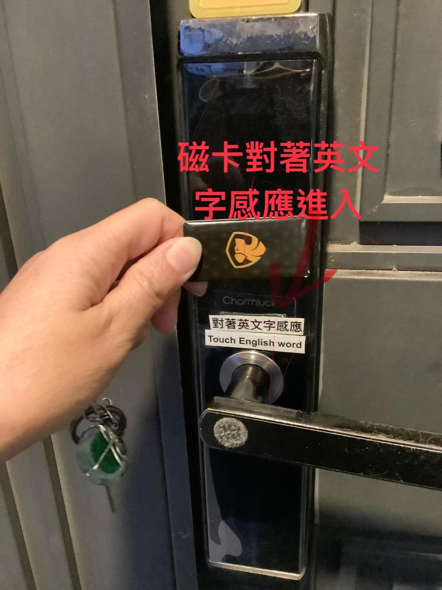 愛旅行民宿&近東大門夜市 Хуалиен Сити Екстериор снимка